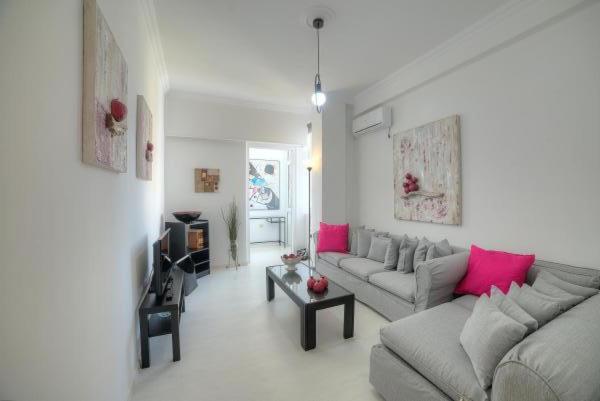 Cosy apartment in Glyfada center Atenas Exterior foto